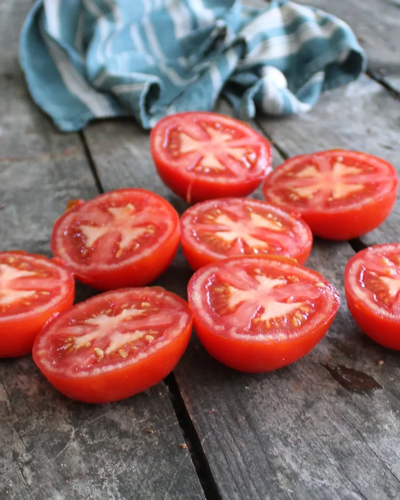 Tomates Rose de Berne coupées en deux